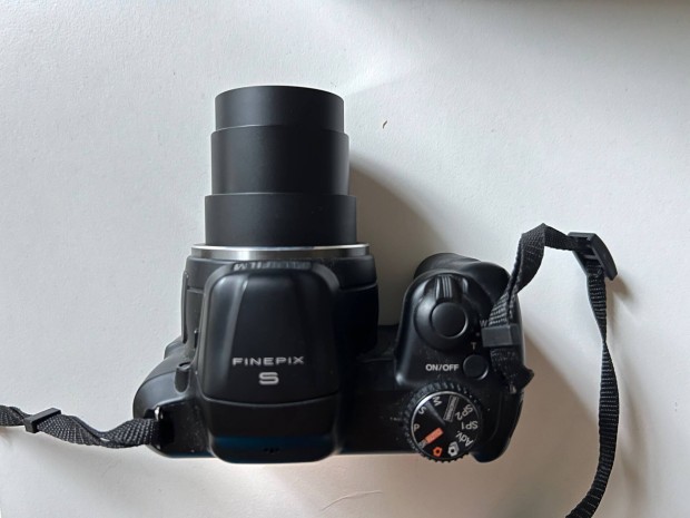 Fujifilm Finepix S8600 elad