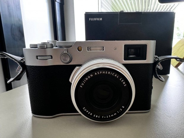 Fujifilm X100VI ezüst, garanciális