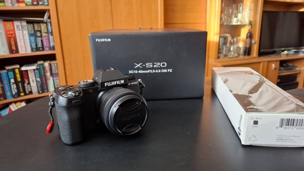 Fujifilm X-S20 kit (15-45mm f/3.5-5.6)