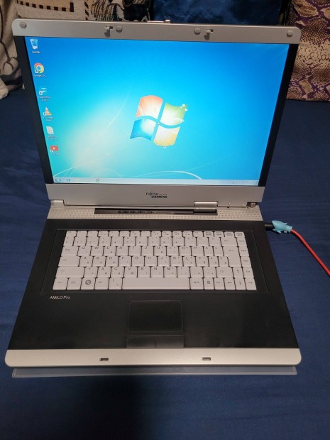 Fujitsu Amilo Pro V3515 laptop /15.4",Intel Dualcore, 2.5GB, 320GB/