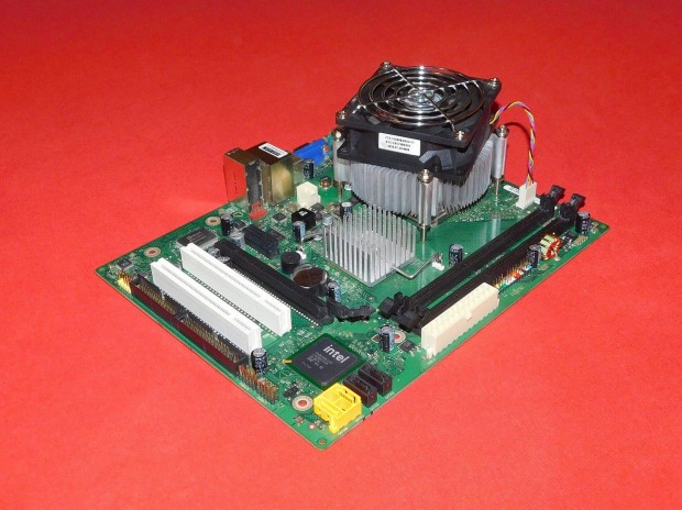 Fujitsu D3041A Micro ATX alaplap (Intel G41, LGA775) CPU-val, hűtővel