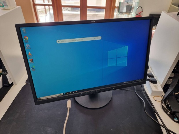 Fujitsu E24-8 TS 24" Fullhd kishibs LED LCD Monitor