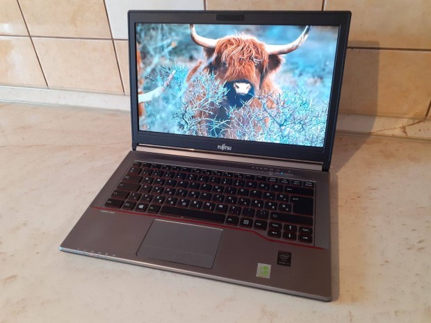 Fujitsu E744 I5 laptop, notebook ssd, j akku Win10