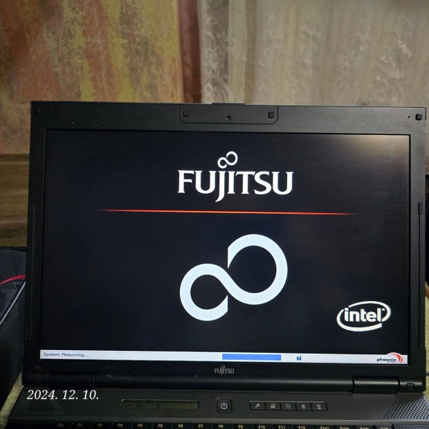 Fujitsu Esprimo MOBIlE X9515 Notebook