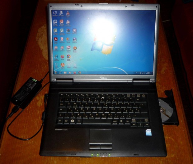 Fujitsu Esprimo Mobile V5535 (M570-1GB-160GB) jszer s jl mkdik