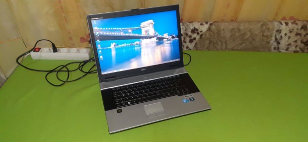 Fujitsu Esprimo Mobile V6555 Laptop