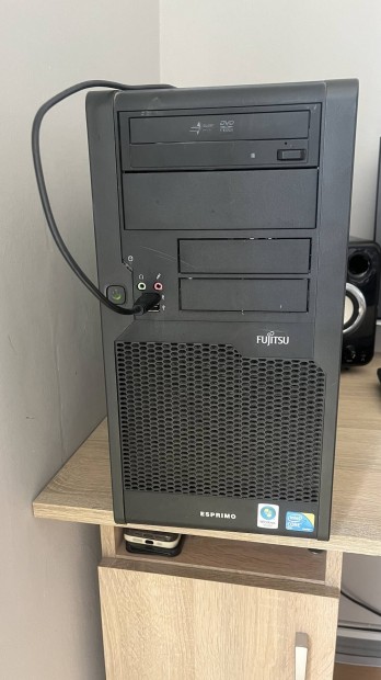 Fujitsu Esprimo P5730 Core2 E8500/4gb/7600gs/500gb