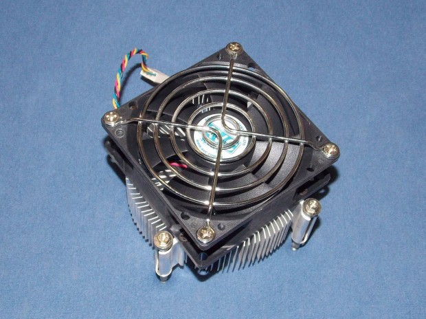 Fujitsu Esprimo V-26898-B952V1 Intel Sockel 775 CPU Cooler Avcz8U-708K