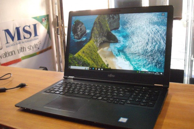 Fujitsu Lifebok U757 (i3 7.gn, 250GB SSD, 8 GB, FHD)! Akcióó!
