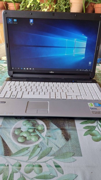 Fujitsu Lifebook A530 j akkuval(laptop)