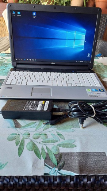 Fujitsu Lifebook A530 j akkuval(laptop)