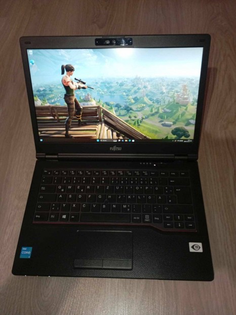 Fujitsu Lifebook E5411 i3-1115G4 16GB DDR4 256SSD kivl akku