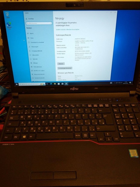 Fujitsu Lifebook E556 HUN laptop + Windows 10 licensz