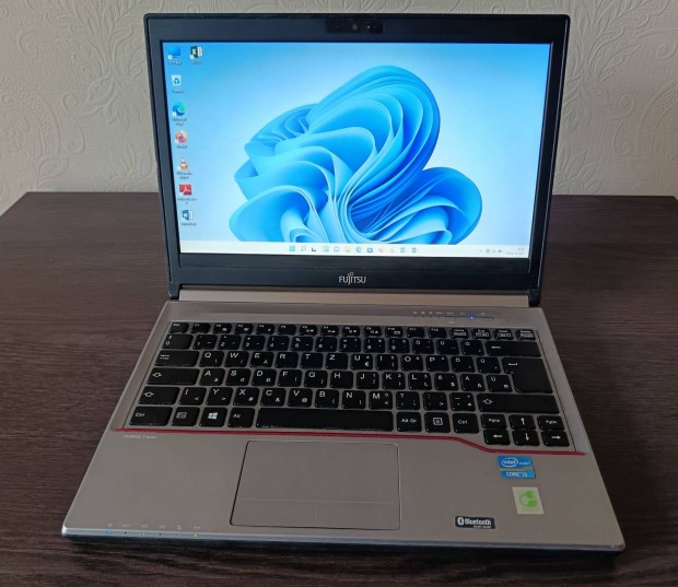 Fujitsu Lifebook E733 laptop kitn llapotban elad