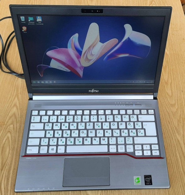 Fujitsu Lifebook E734, i5 CPU, 8 GB RAM, 128 Gb SSD, jszer