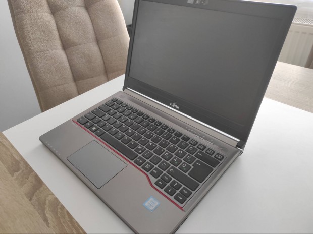 Fujitsu Lifebook E736 laptop-Szp llapotban