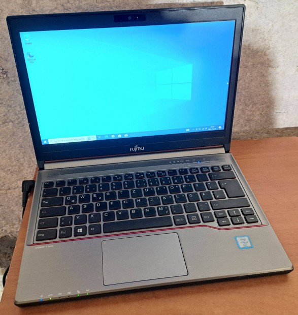 Fujitsu Lifebook E736 laptop (14/i5-G6/8GB/320HDD/Akkux)