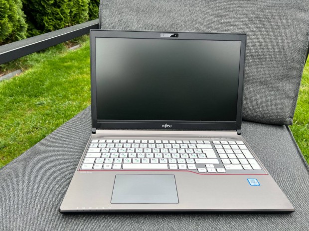 Fujitsu Lifebook E756 15,6" laptop - Core i5-6300u/8GB RAM/256GB SSD