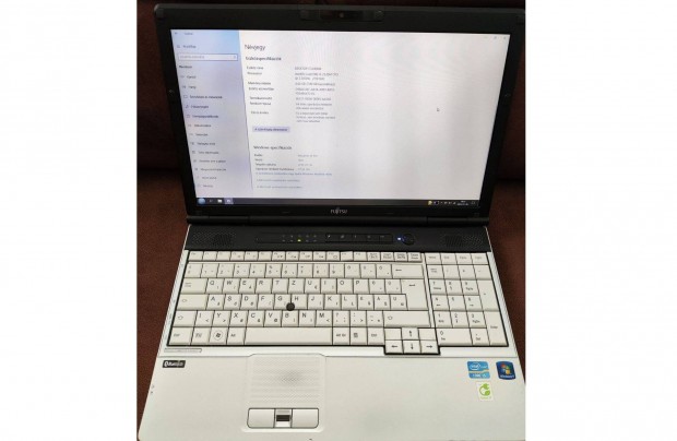 Fujitsu Lifebook E781 laptop