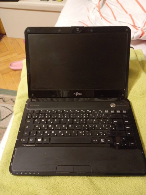 Fujitsu Lifebook LH532 i3 8GB ram 250 GB SSD full-full alkalmiba 