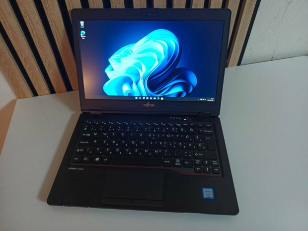 Fujitsu Lifebook U727 Könnyű, gyors, megbízható! - 1 év garanciával