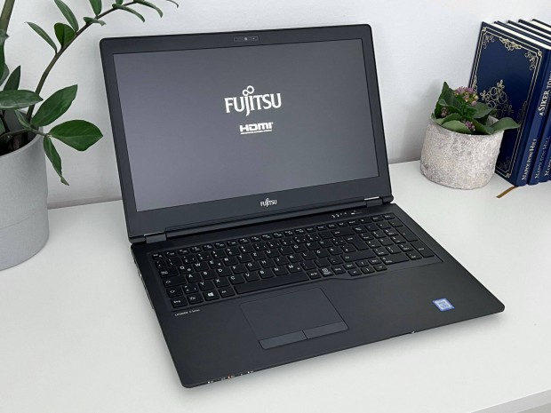 Fujitsu Lifebook U759 | 8/256gb | i3-8145u - Win11