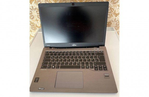 Fujitsu Lifebook U904 (core i5) alkatrsznek