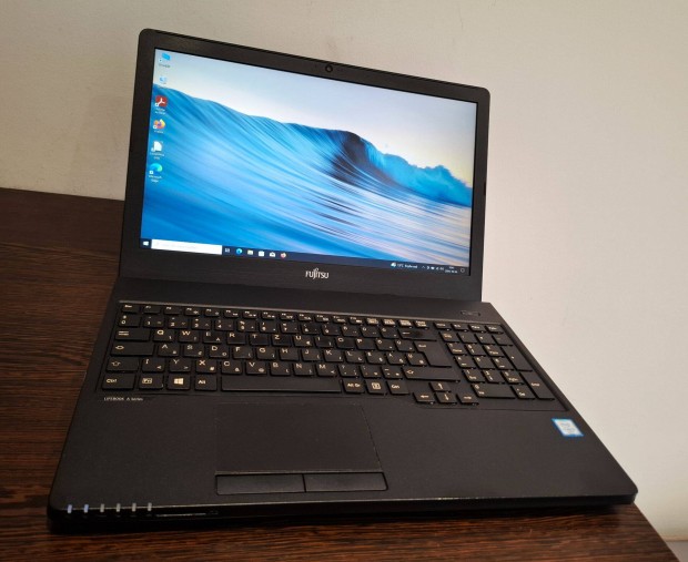 Fujitsu Lifebook! i3-6006U/ 8GB DDR4/ 240GB SSD/ Garancia/Foxpost!