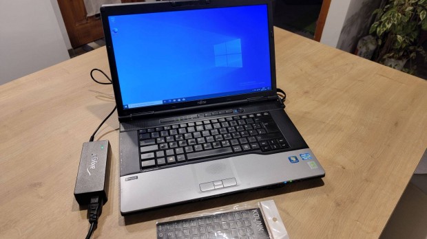 Fujitsu Lifebook e752, i5 3320M, 4GB DDR3, 256GB SSD, Nincs Akksi