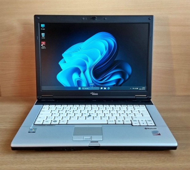 Fujitsu Lifebook notebook M.2 120GB SSD tlt j llapot Windows 11