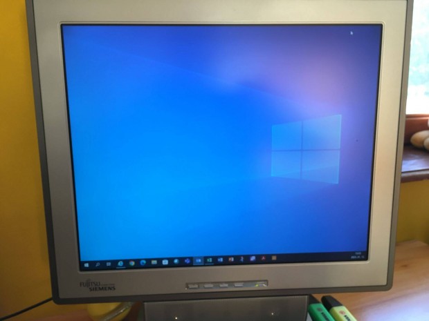 Fujitsu Siemens 17" LCD monitor