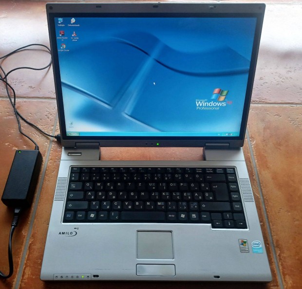 Fujitsu Siemens Amilo L7310GW laptop elad !