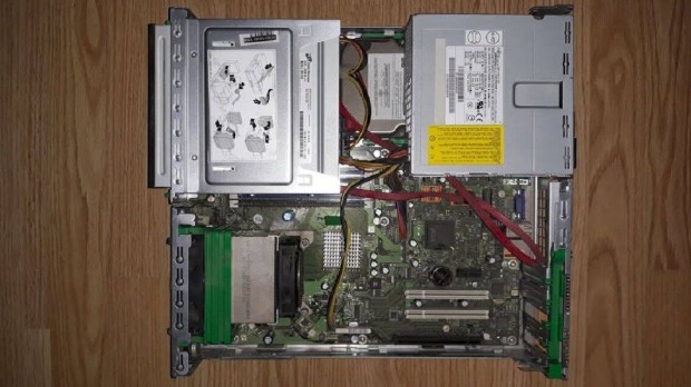 Fujitsu Siemens Esprimo E5720 szmtgp (hz s ami benne van!)