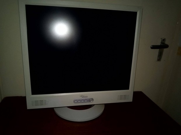 Fujitsu Siemens Scenicview P19-1S LCD 19" monitor m�k�d�