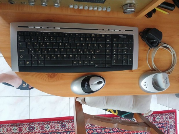 Fujitsu Siemens vezet�k n�lk�li eg�r��s�billenty�zet