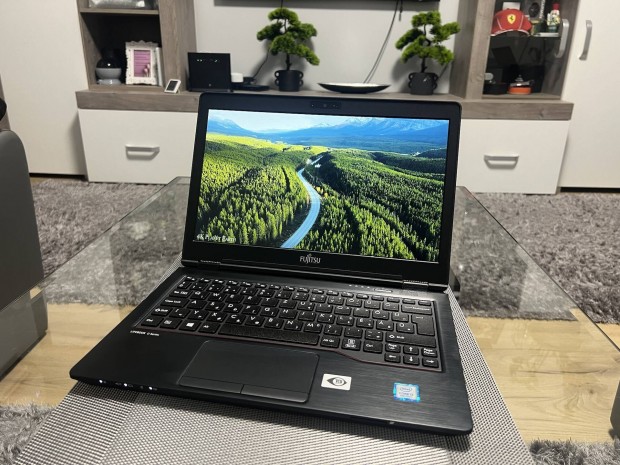 Fujitsu U728 12.5 FHD IPS Magyar Laptop i3 8130 16 GB 256 SSD Számla