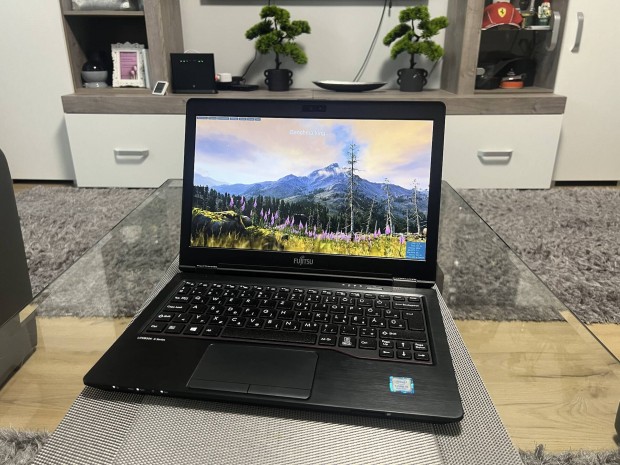 Fujitsu U729 12.5 FHD IPS Magyar i5 8265 4mag 8szál 16gb 256ssd Számla