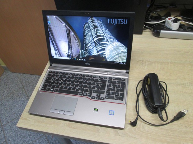 Fujitsu Workstation notebook i7 6820HQ, 16 GB. DDR4, SSD, Quadro M2000