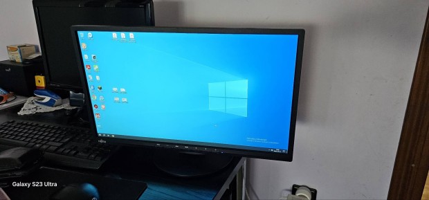 Fujitsu e22-8ts pro monitor elado