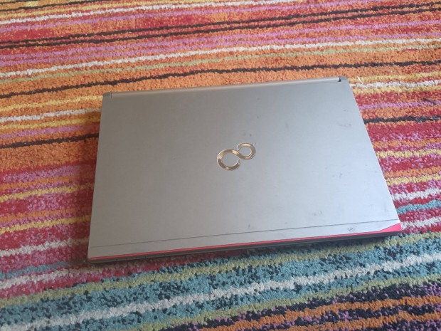 Fujitsu laptop, tltvel 