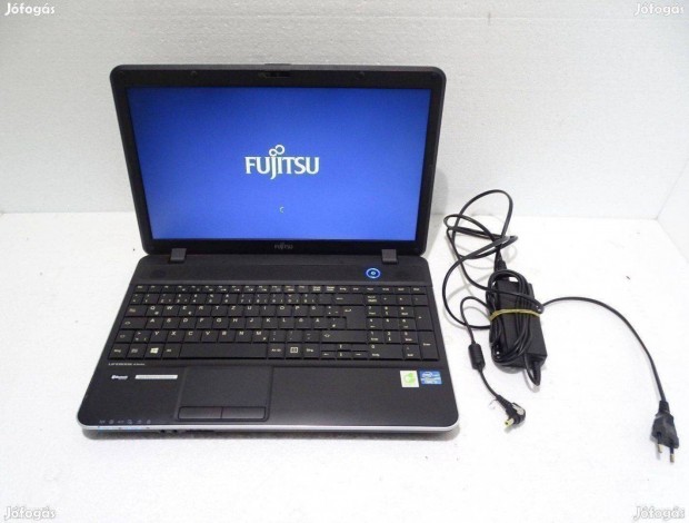 Fujitsu laptop notebook Intel Core i3-3110M 2.4 gHz 15.6"