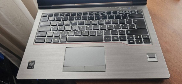 Fujitsu ultrabook 2rs akkuval elad