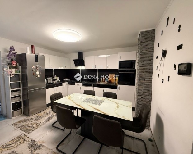 F�lei 90 nm-es h�z elad�