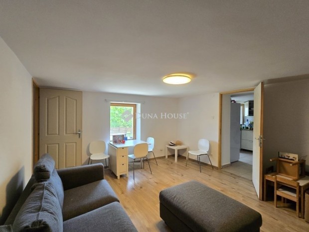 F�lei elad� 67 nm-es h�z