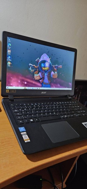 Full HD Acer Notebook 4 mag cpu/8gb ram/500GB SSD