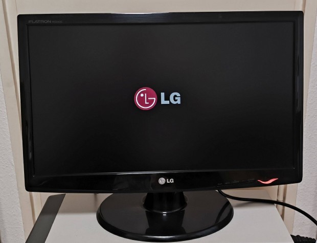 Full HD LG 2243S monitor