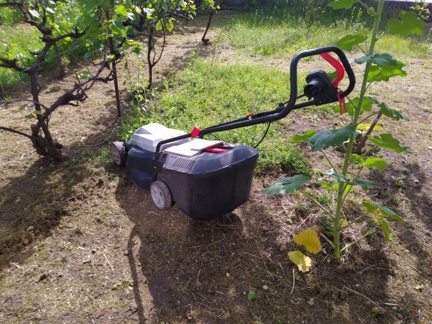 Fűnyíró Alko 1300 W ajándék black & Decker fűkasza szegélyvágó