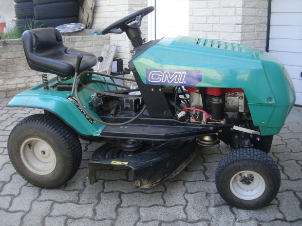 Fűnyíró Traktor CMI 12 PS eladó
