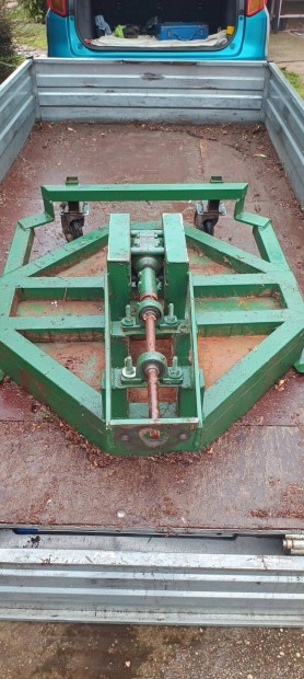 F�ny�r� adapter Egy tengelyes traktorh�z