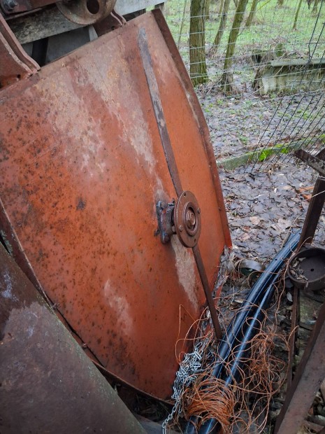 F�ny�r� asztal v�g�asztal kaszah�z